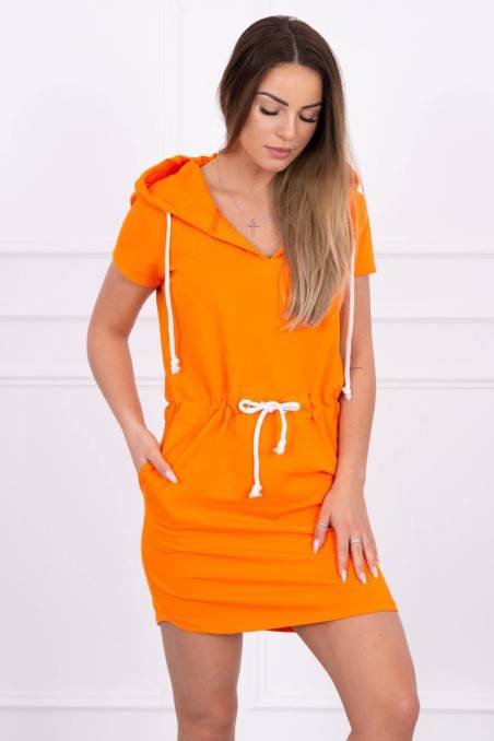 Oranžinė suknelė su kapišonu