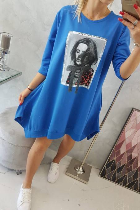 Mėlyna laisvo stiliaus suknelė su aplikacija