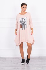 Šviesiai rožinė laisvo stiliaus suknelė su aplikacija