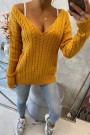 Medaus spalvos megztinis su trikampe iškirpte