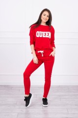 Raudonas dviejų dalių komplektas su užrašu "Queen"
