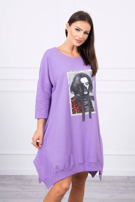 Violetinė laisvo stiliaus suknelė su aplikacija
