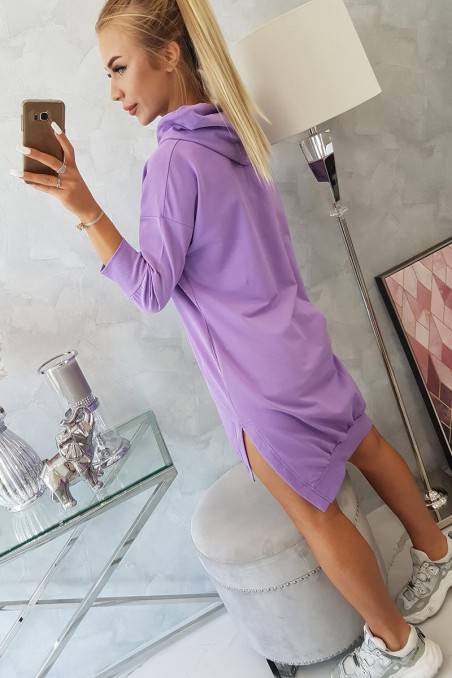 Violetinė suknelė su pailginta nugara