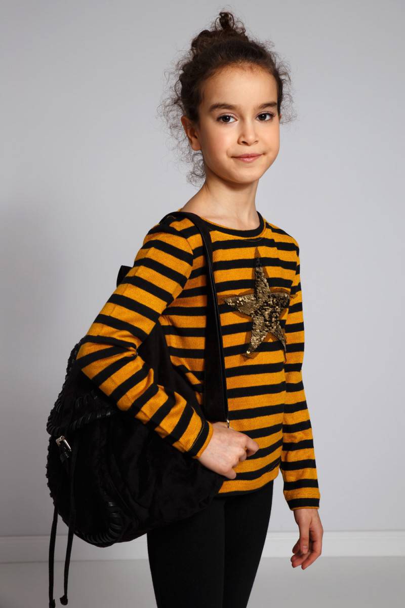 Geltonas dryžuotas megztinis mergaitei
