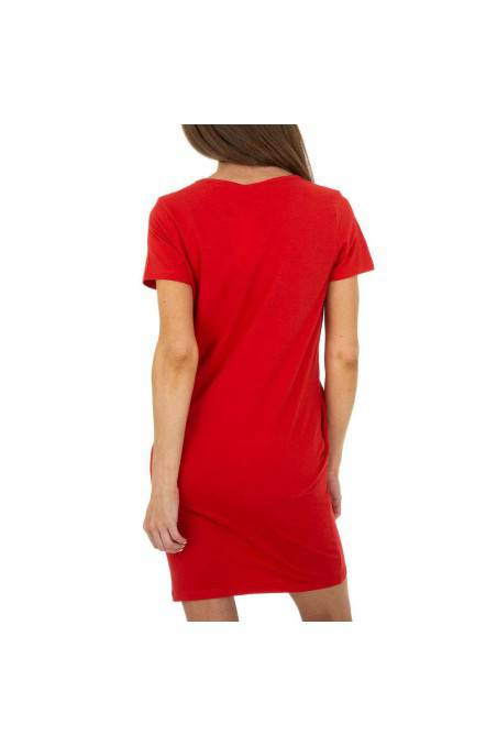 Raudona suknelė su aplikacija