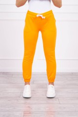 Ryškiai oranžinės moteriškos kelnės