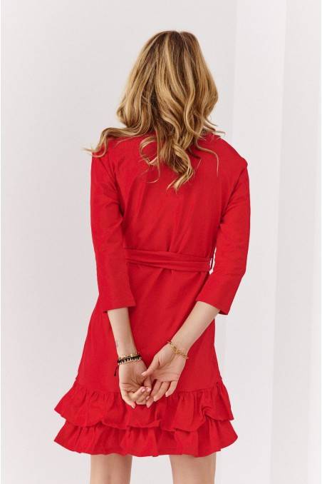 Raudona suknelė su 3/4 rankovėmis