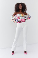 Kremo spalvos platėjantys moteriški džinsai