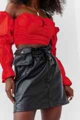 Juodas eko odos trumpas sijonas