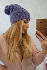 Violetinė moteriška kepurė