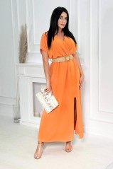 Ilga suknelė su dekoratyviniu diržu šviesiai oranžinės spalvos