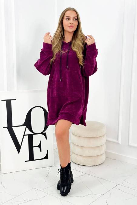 Velvetinė suknelė su gobtuvu tamsiai violetinės spalvos
