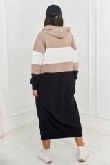 Trispalvė suknelė su kapišonu tamsiai smėlio spalvos + kremo spalvos + juodos spalvos KES-26375-9574